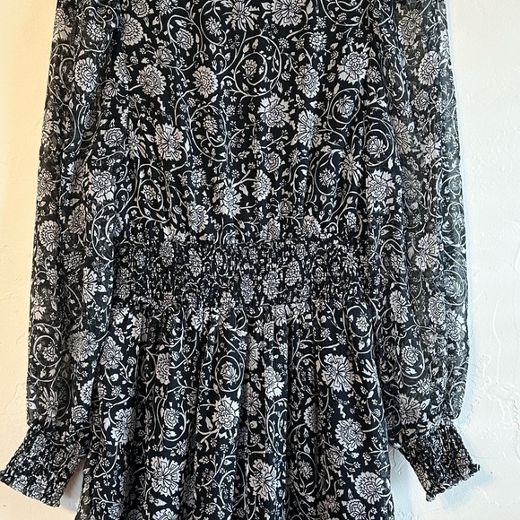 Old Navy Black and White Floral Smocked Waist Sheer Sleeves Maxi Dress Sz XS - Picture 10 of 11